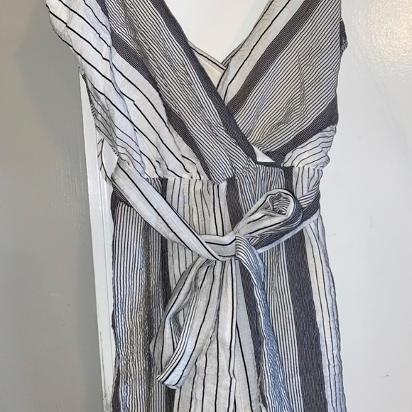 Sienna Sky size XS ladies romper like new - Picture 4 of 8